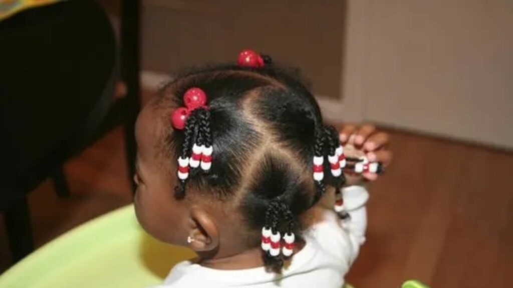 Coiffure afro facile pour petite fille cheveux courts 